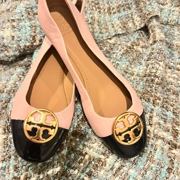 Tory Burch Pink and Black Flats with Gold Logo - Picture 1 of 6